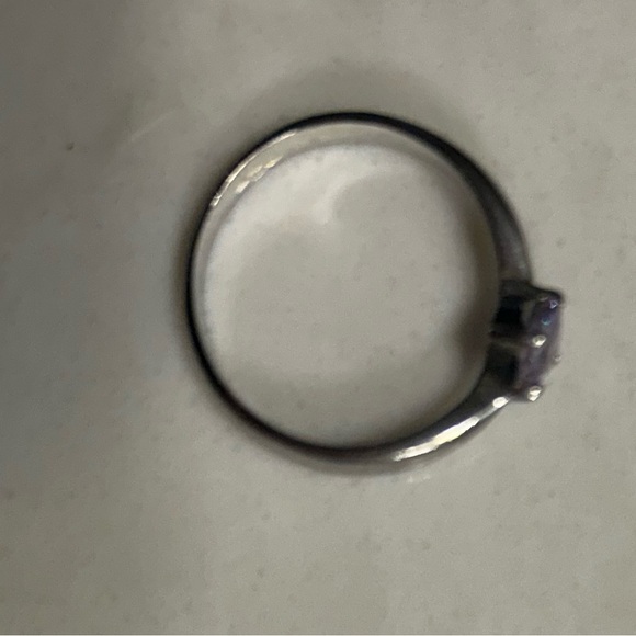 Beautiful silver ring with purple gem - Picture 3 of 4